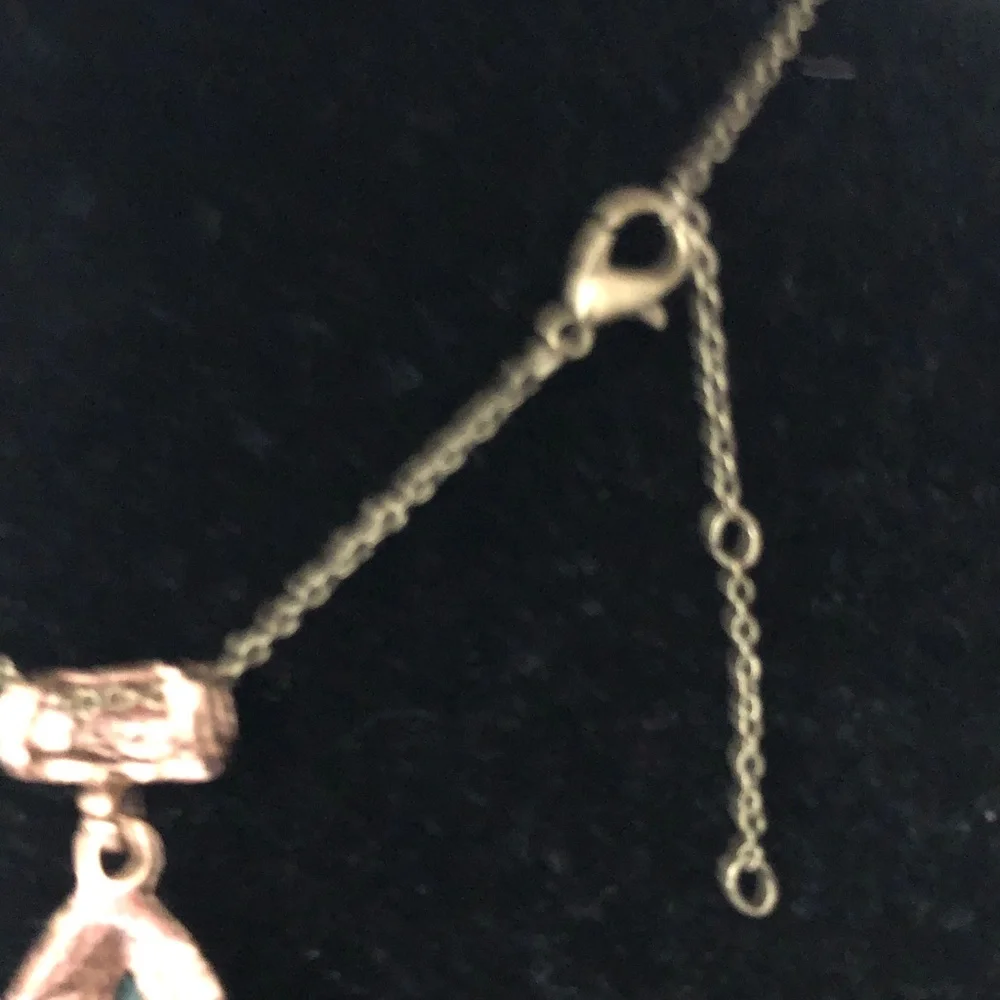 Elegant Red and Green Pendant Necklace - Picture 5 of 6